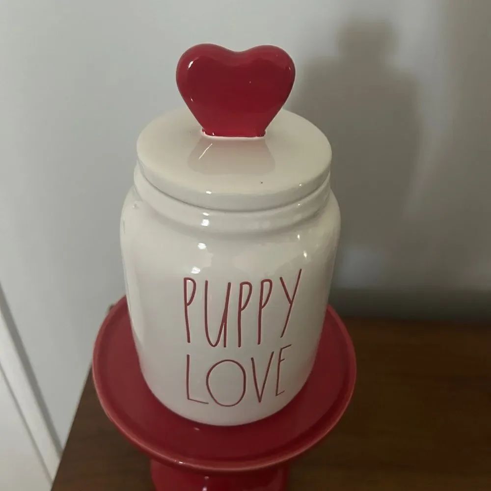 Raeβ
Dunnβ
Puppyβ
Love
